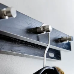 Fritz Hansen Cutter kapstok, Eik zwart gebeitst, 5 stuks knoppen< Kapstokken & Hangrekken