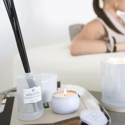 Voluspa Decorative tin kaars 25 branduren, Bourbon Vanille< Geurkaarsen & Aroma Diffusers