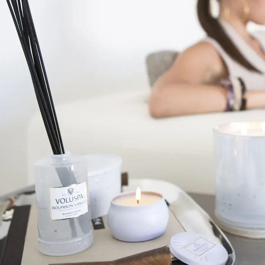 Voluspa Decorative tin kaars 25 branduren, Bourbon Vanille< Geurkaarsen & Aroma Diffusers