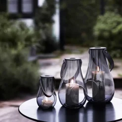Holmegaard Design With Light kaarsenhouder smoke, 25 cm.< Kaarsenhouders & Kaarsenborden