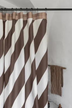 Mette Ditmer Diagonal douchegordijn 150x200 cm, Chocolate< Douchegordijnen