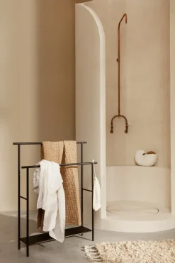 Ferm Living Dora handdoekhanger, Black< Handdoekenrekken & -Ringen