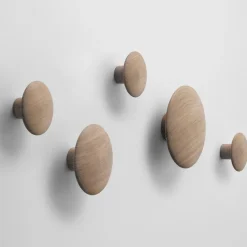 Muuto Dots wandhaak eikenhout, middel< Haken & Hangers|Opbergoplossingen Voor De Kinderkamer