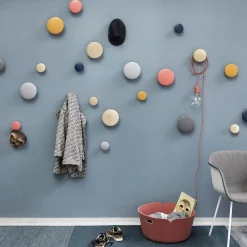 Muuto Dots wandhaak essenhout, groot< Haken & Hangers|Opbergoplossingen Voor De Kinderkamer