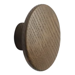 Muuto Dots wood haak dark stained brown, Ø6,5 cm< Haken & Hangers