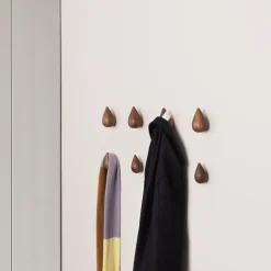 Normann Copenhagen Dropit knop 2-pack walnoot, Klein< Haken & Hangers