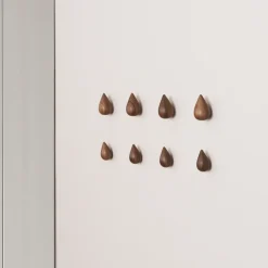 Normann Copenhagen Dropit knop 2-pack walnoot, Klein< Haken & Hangers