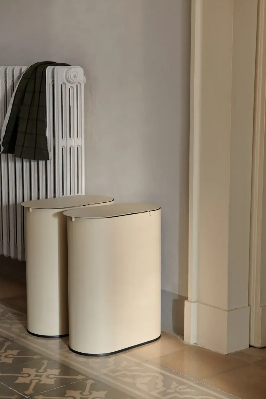 Ferm Living Enkel vuilnisbak medium, Cashmere< Pedaalemmers