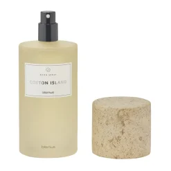 Blomus Frabli kamerspray 100 ml, Cotton Island Travertine< Geurkaarsen & Aroma Diffusers