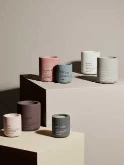 Blomus Fraga geurkaars 24 uur, Fig-Rose Dust< Geurkaarsen & Aroma Diffusers