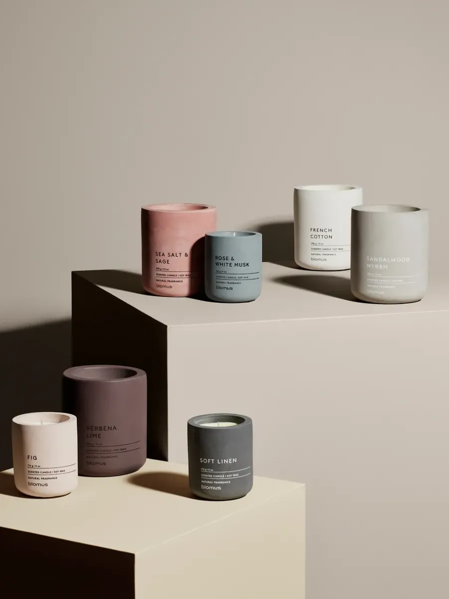 Blomus Fraga geurkaars 24 uur, Soft Linen-Magnet< Geurkaarsen & Aroma Diffusers