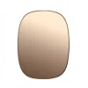 Muuto Framed spiegel, roze, 59x44 cm< Wandspiegels