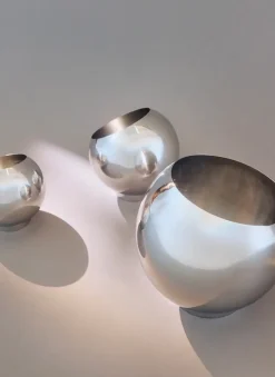 AYTM Globe bloempot Ø21 cm, Zilverkleurig< Bloempotten