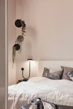 AYTM GLOBE hangende bloempot Ø21 cm h32 cm, Black< Bloempotten