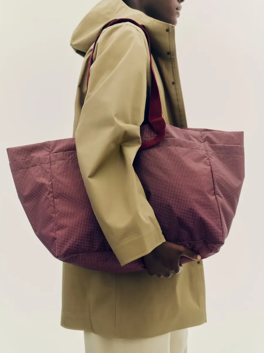 HAY Grid Weekend Bag tas, Burgundy, large< Opbergmanden