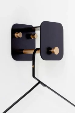 Umage Hang in There wandhanger, Black-brass< Haken & Hangers