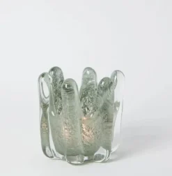 Olsson & Jensen Helix waxinelichtjeshouder Ø14 cm, Mosgroen< Kaarsenhouders & Kaarsenborden