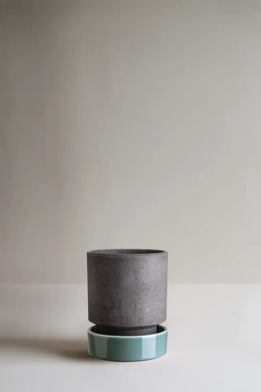 Bergs Potter Hoff pot, Ø14 cm, Raw Grey-Misty Blue< Bloempotten