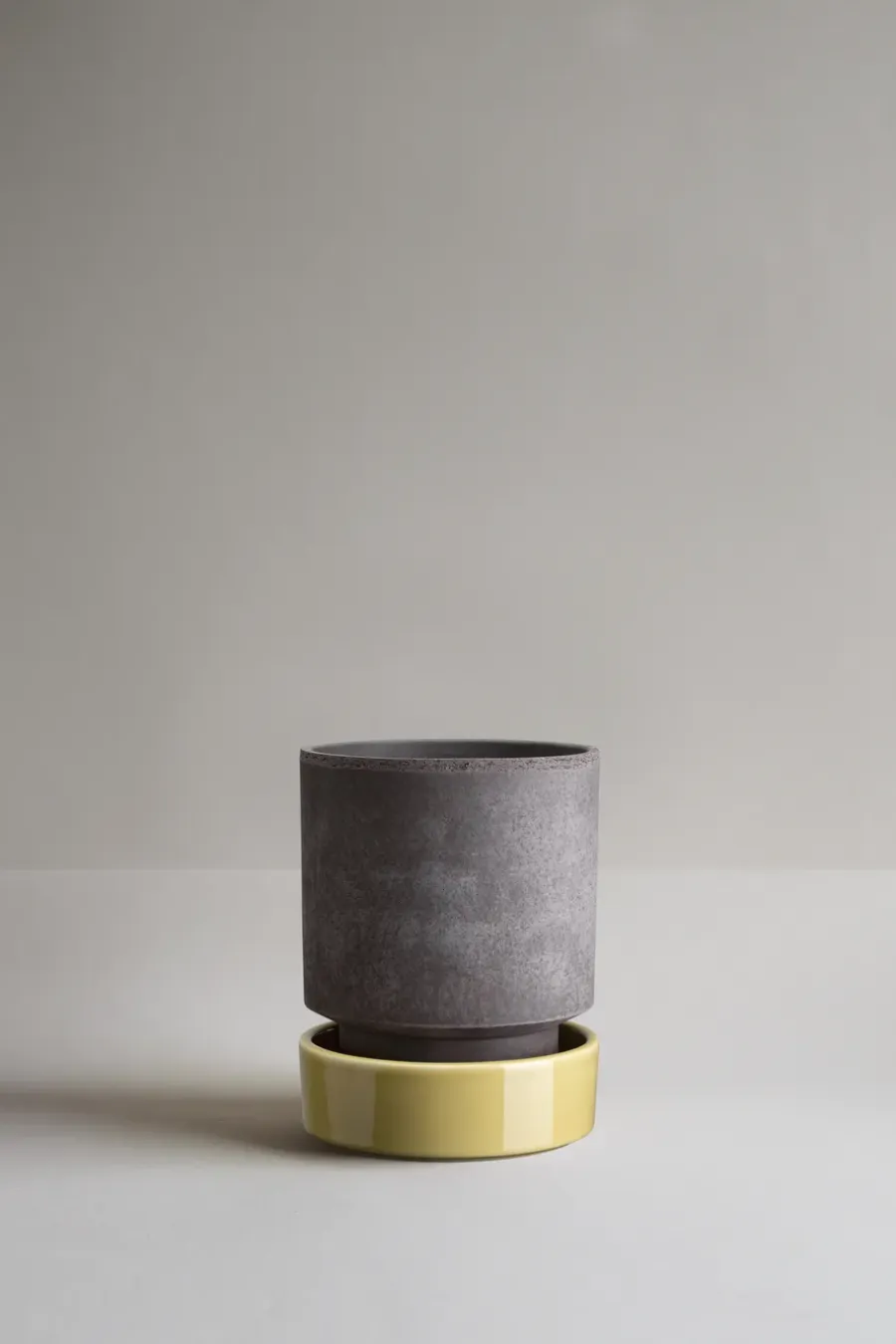 Bergs Potter Hoff pot, Ø14 cm, Raw Grey-Pale Yellow< Bloempotten