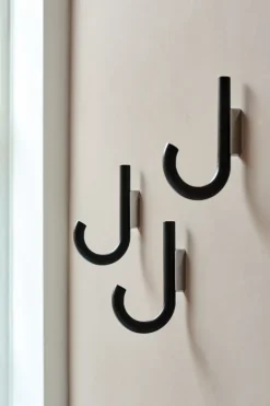 Gejst Hook haak 19 cm, Zwartgebeitst eikenhout-chroom< Haken & Hangers