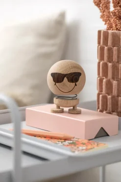 Hoptimist Smiley Cool M figuur, Raw oak< Houten Beelden