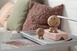 Hoptimist Smiley M figuur, Raw oak< Houten Beelden