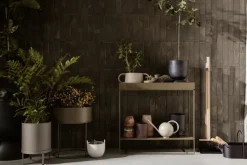 Ferm Living Hourglass bloempot extra small Ø21 cm, Zwart-donkergrijs< Bloempotten