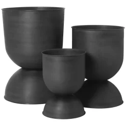Ferm Living Hourglass pot klein Ø30 cm, Zwart-donkergrijs< Bloempotten