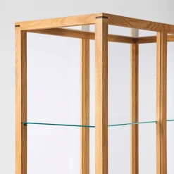 Kristina Dam Studio Japanese vitrinekast large, Warm geolied eik< Kasten & Vitrines