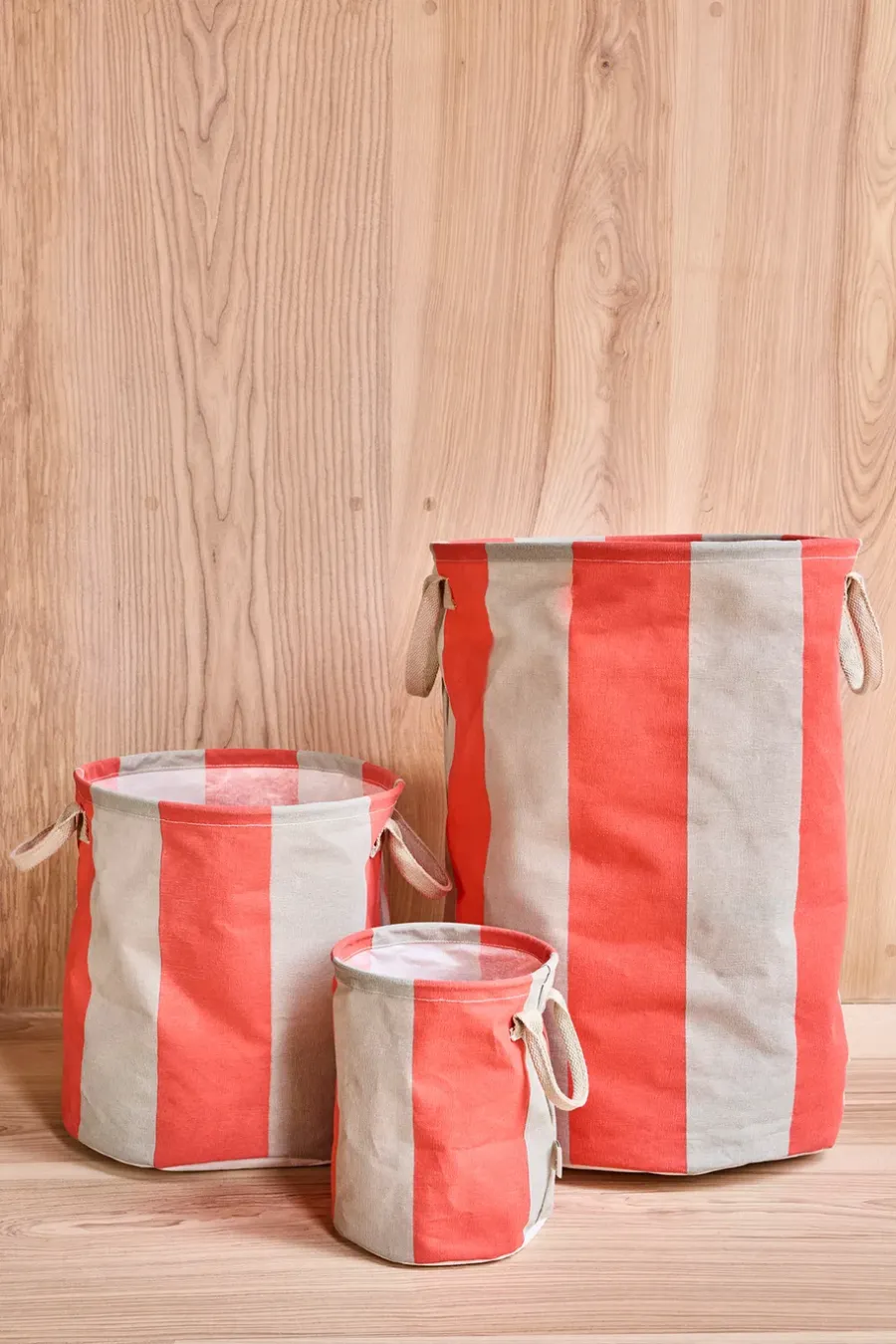OYOY Kara opbergmand large Ø38x54 cm, Cherry Red< Opbergmanden