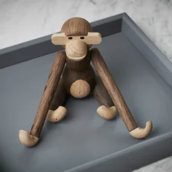 Kay Bojesen Denmark Kay Bojesen houten aap klein, eiken - gerookt eiken< Kinderkamer Interieuraccessoires|Kinderkamer Interieuraccessoires