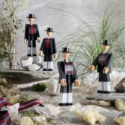 Kay Bojesen Denmark Kay Bojesen man in Noorse kleerdracht, Zwart-rood-wit< Houten Beelden