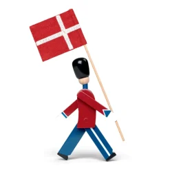 Kay Bojesen Denmark Kay Bojesen minivaandeldrager met textielvlag, 18,5 cm< Houten Beelden