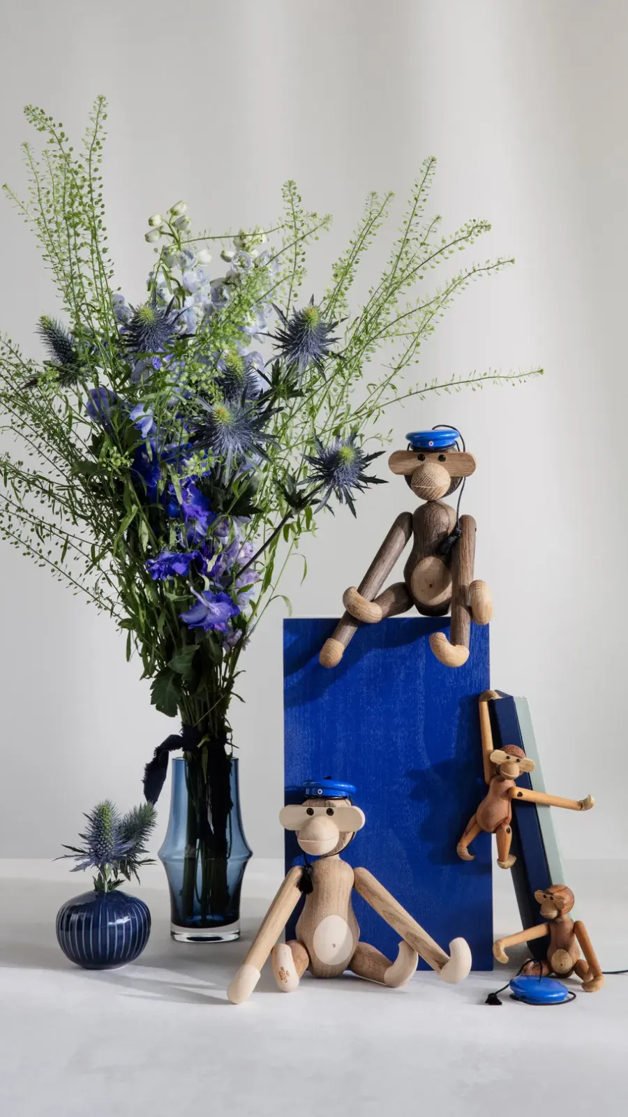 Kay Bojesen Denmark Kay Bojesen studentenpet voor de kleine aap, Blauw< Houten Beelden