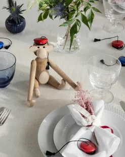 Kay Bojesen Denmark Kay Bojesen studentenpet voor de kleine aap, Rood< Houten Beelden