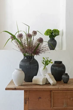 Knabstrup Keramik Knabstrup vaas geribbeld 35 cm, Zwart< Vazen
