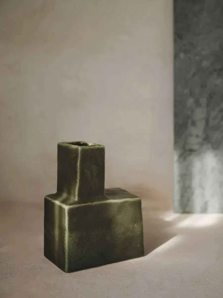 Ferm Living Koa vaas H20, Dark sage< Vazen