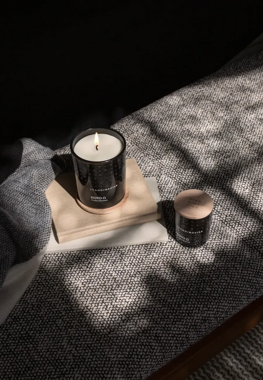 Skandinavisk Koto geurkaars met deksel, 65 g< Geurkaarsen & Aroma Diffusers