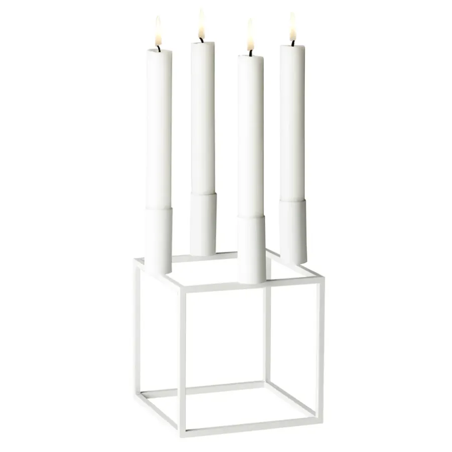 Audo Copenhagen Kubus 4 kandelaar, white (wit)< Adventskandelaars & -Kaarsen
