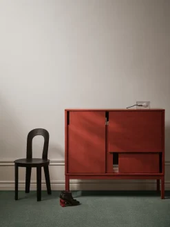 Design House Stockholm Layer dressoir, Rood, 120x110, met poten< Ladekasten & Dressoirs