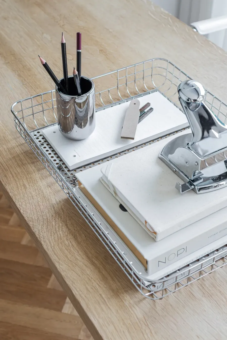 Mette Ditmer Lift dienblad 33,5x45,5 cm, Chrome< Opbergmanden