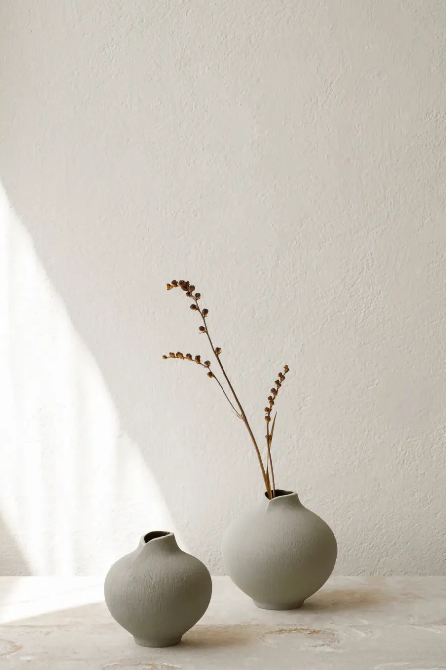 Lindform Line vaas, Sand grey, small< Vazen