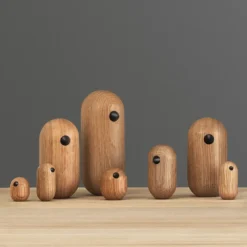 Normann Copenhagen Little Bird figuur eikenhout, 7 cm.< Houten Beelden
