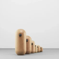 Normann Copenhagen Little Bird figuur eikenhout, 7 cm.< Houten Beelden
