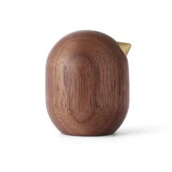 Normann Copenhagen Little Bird figuur walnoten, 4,5 cm< Houten Beelden