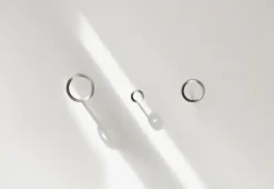 Normann Copenhagen Loop haak medium Ø7,8 cm, Brushed Zinc< Haken & Hangers
