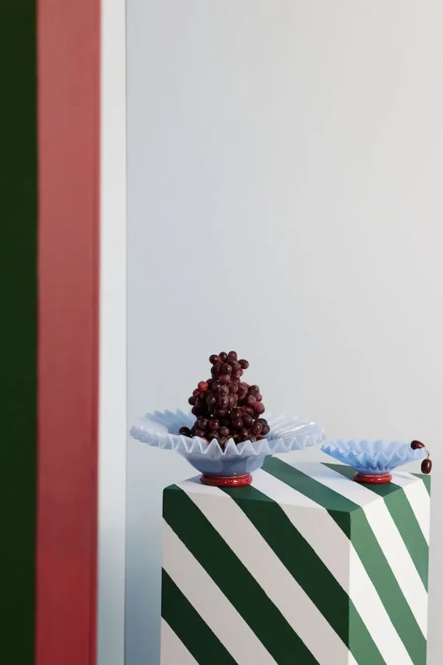 Byon Lori schaal L Ø38 cm, Lichtblauw-bordeauxrood< Decoratieve Schalen