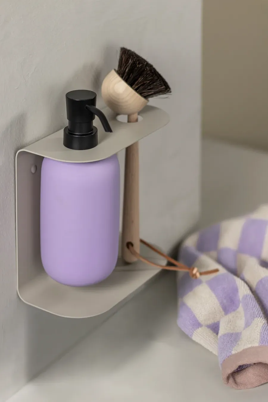 Mette Ditmer Lotus zeepdispenser hoog, Light lilac< Zeepdispensers & Zeepschaaltjes