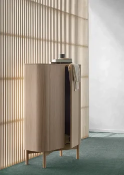 Northern Loud tall kast 143 cm, Light oiled oak< Kasten & Vitrines