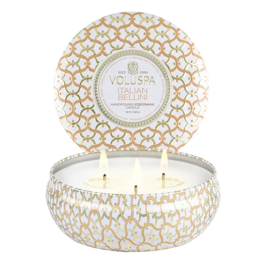 Voluspa Maison Blanc 3-wick Tin geurkaars 40 uur, Italian Bellini< Geurkaarsen & Aroma Diffusers